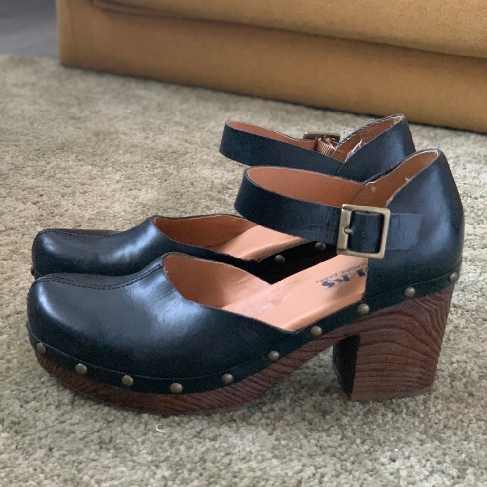 Korks - Black Leather - Faux Wood Platform